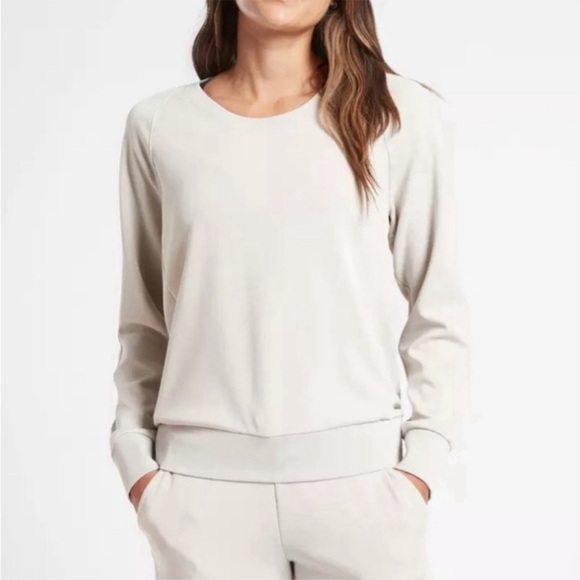 Athleta Seasoft Scoop Neck Sweatshirt Tan Size Large
Women | Color cream bone - Picture 1 of 2